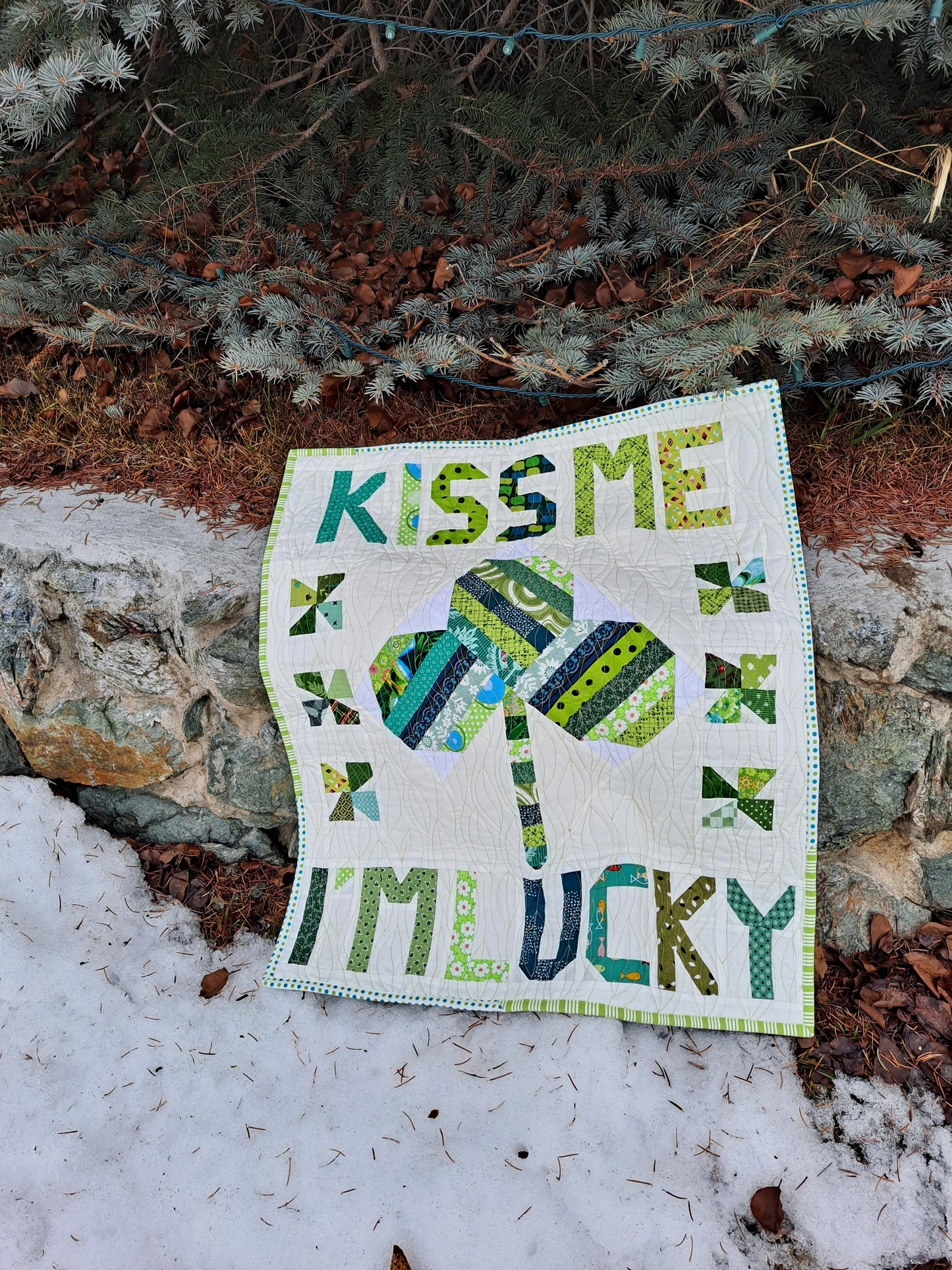 Kiss Me Irish wall hanging quilt pattern