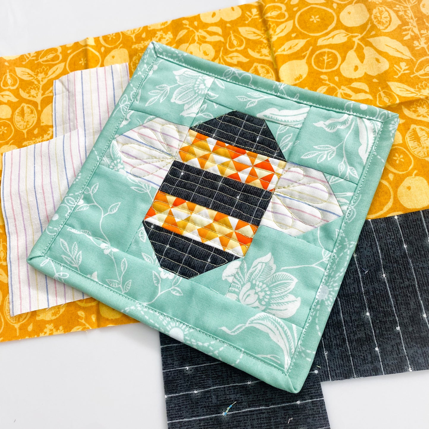 Bee Mug Rug Kit